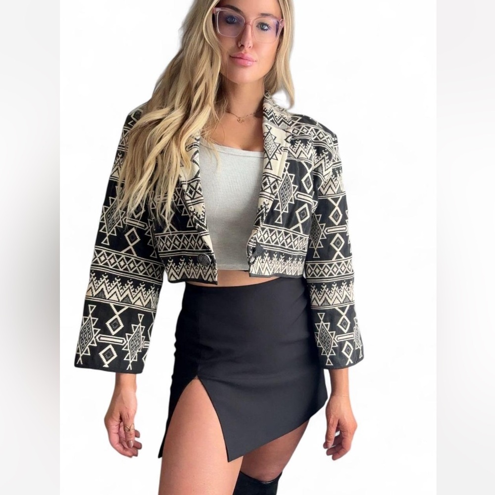 Flashback Cropped Aztec Jacket Size Medium - image 1